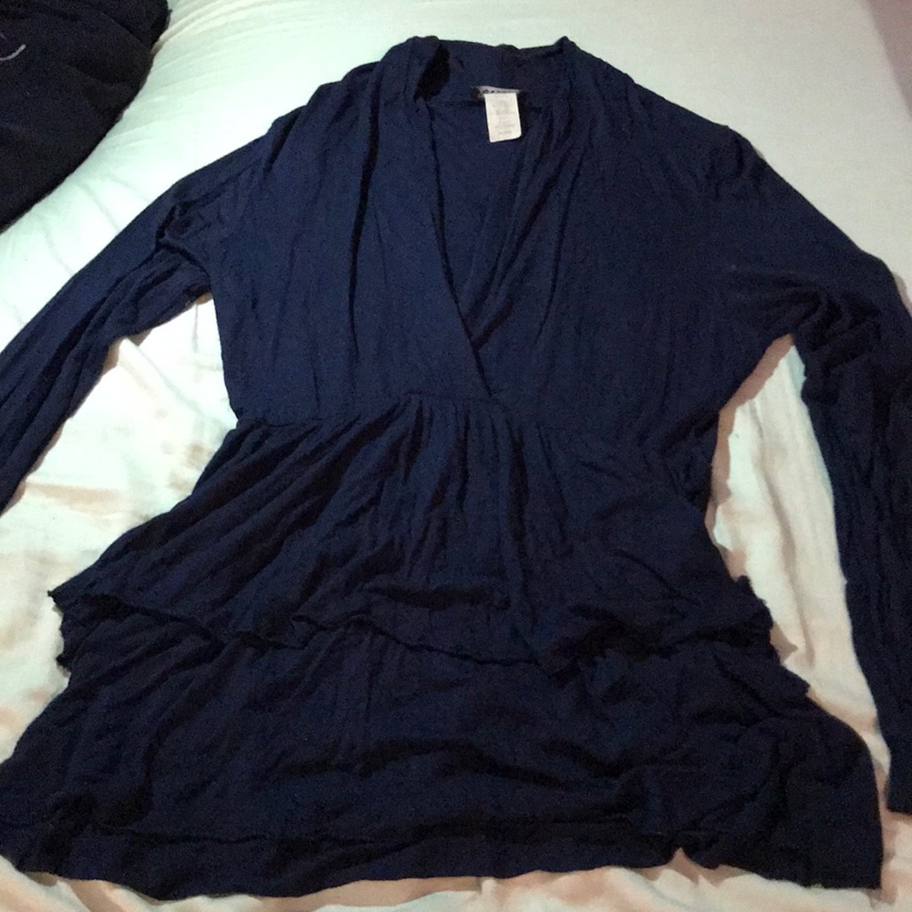 Long sleeve shirt can have belt